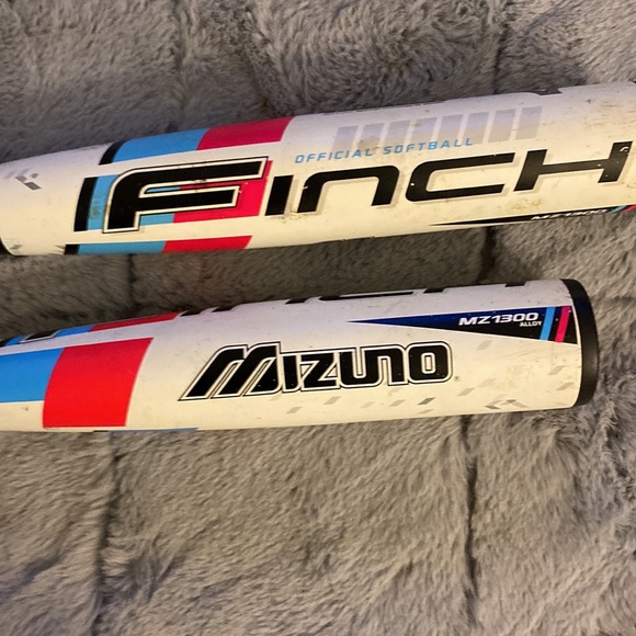 2 mizuno Jennie finch bats good condition little wear - Picture 2 of 4